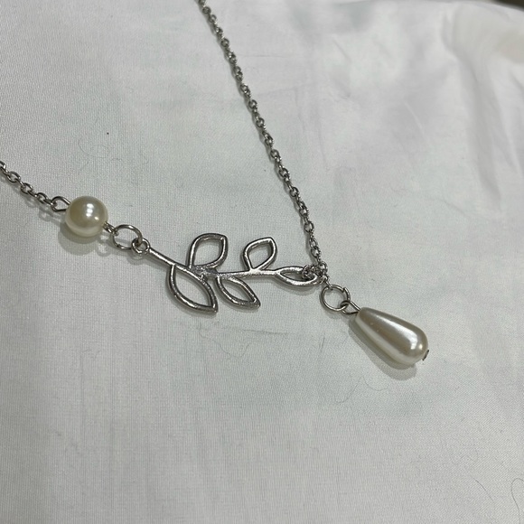 Simple silver necklace - Picture 2 of 5